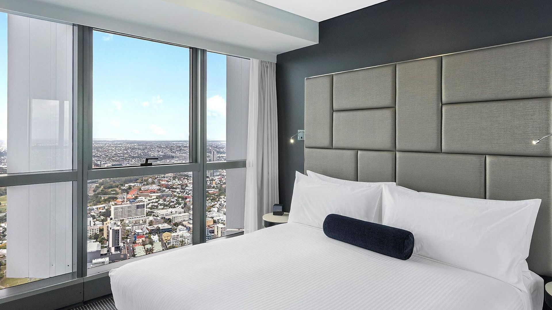 Meriton Herschel Street, 5* Brisbane