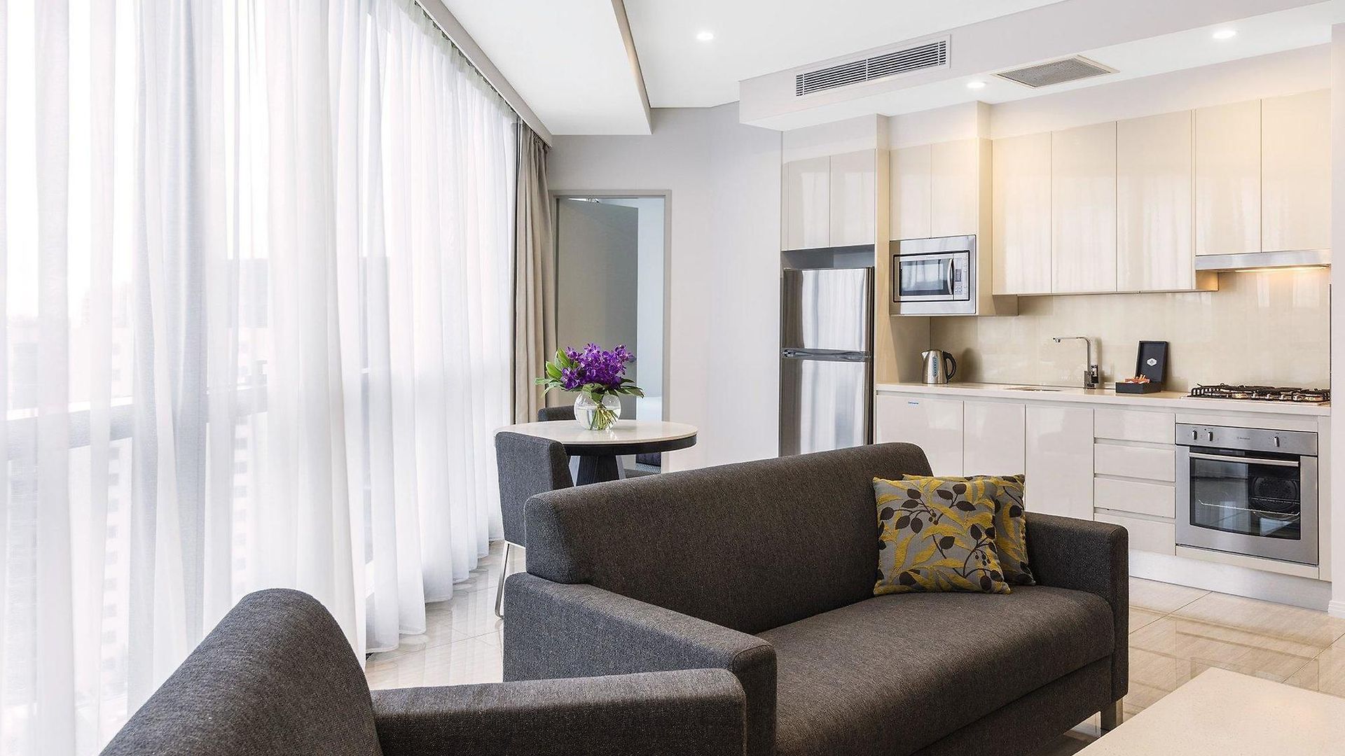 Meriton Herschel Street, 5*