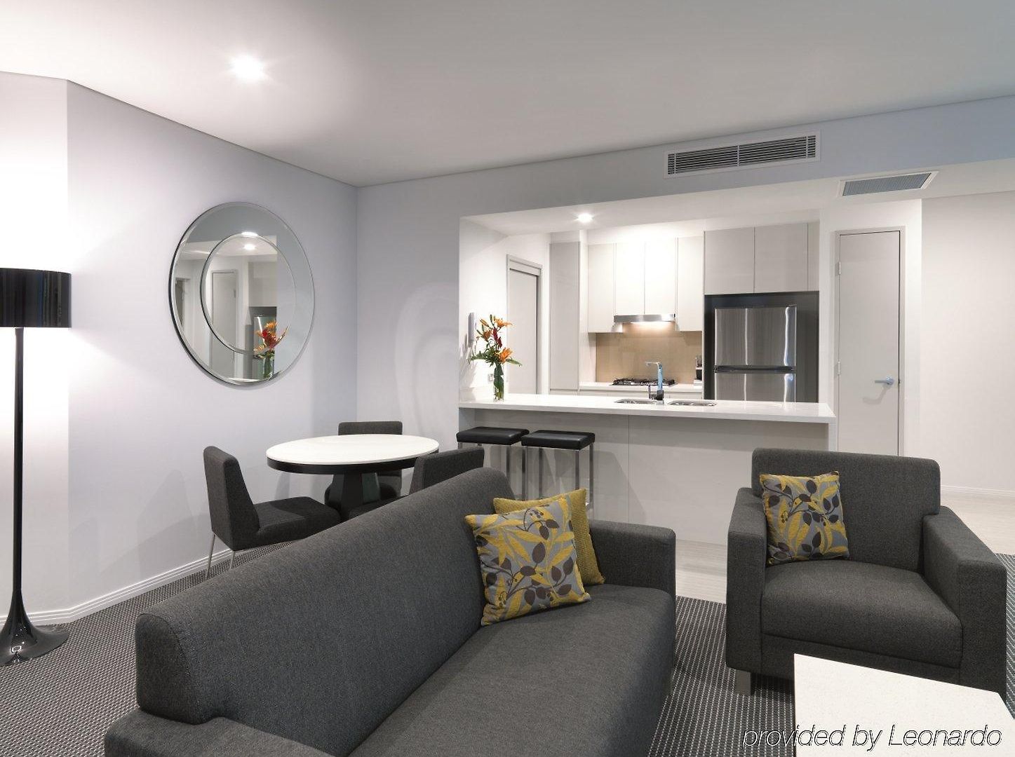 Meriton Herschel Street, 5*