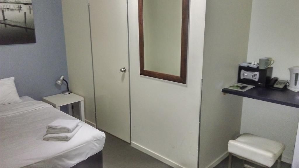 Motel Snooze 3*