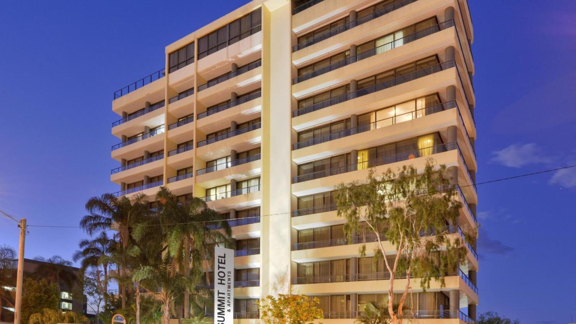 Summit Aparthotel 4*