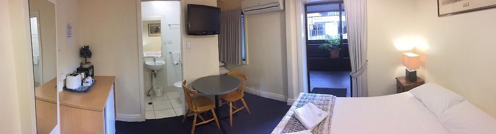 Acacia Inner City Bed & Breakfast 3*