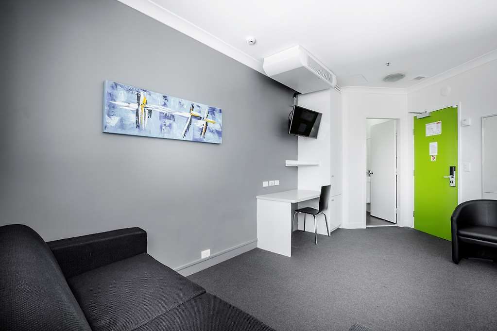George Brisbane, Independent Collection By Evt 4* Brisbane