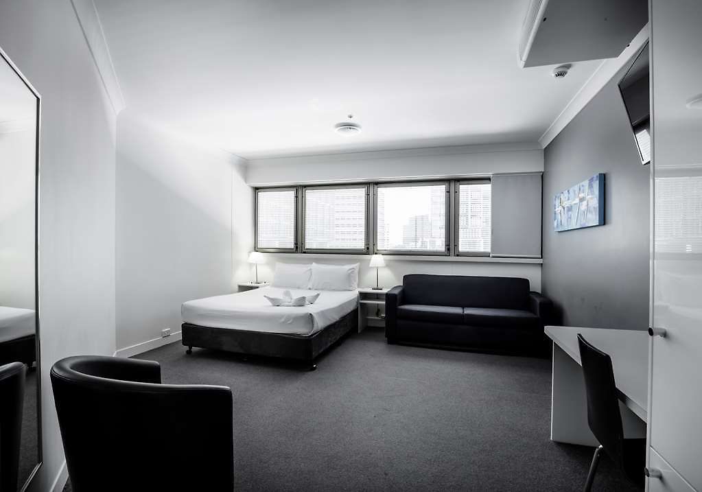 George Brisbane, Independent Collection By Evt Hotel