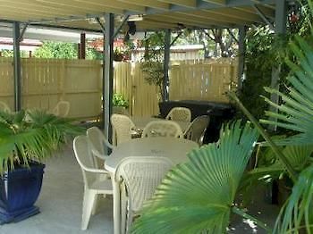 Benson Court 4*