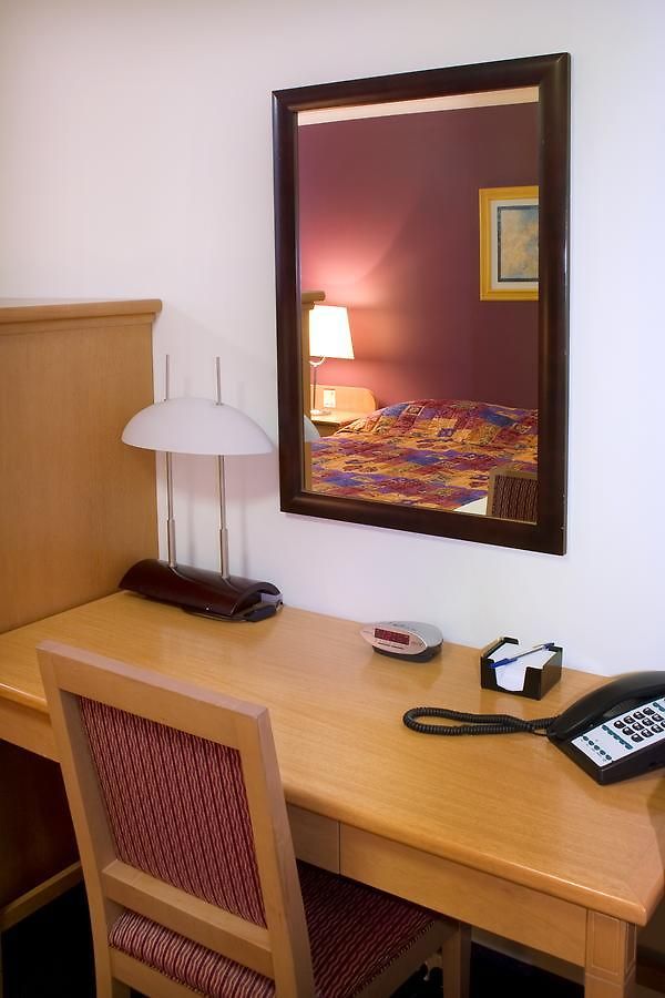 Queensport Hotel Motel 4*