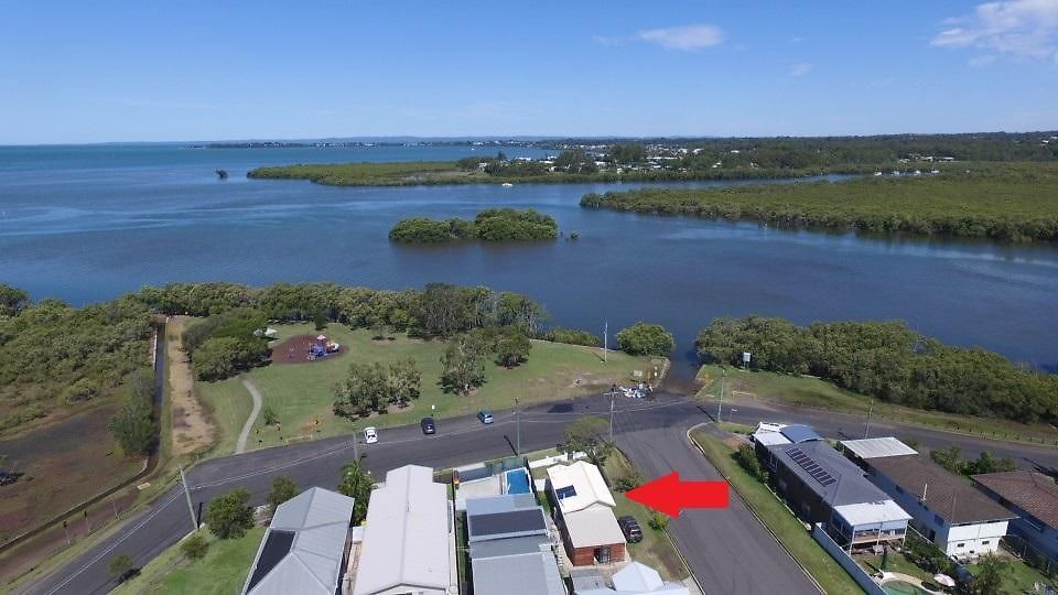 Absolute Waterfront Holiday home *