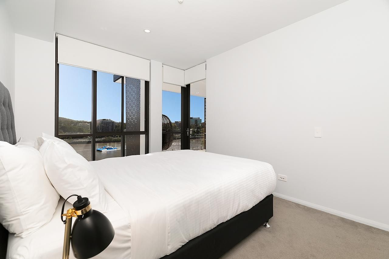 Soko Waterfront West End 4*