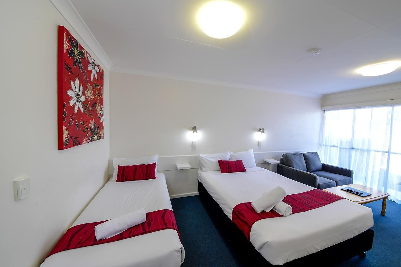 Aspley Motor 4*