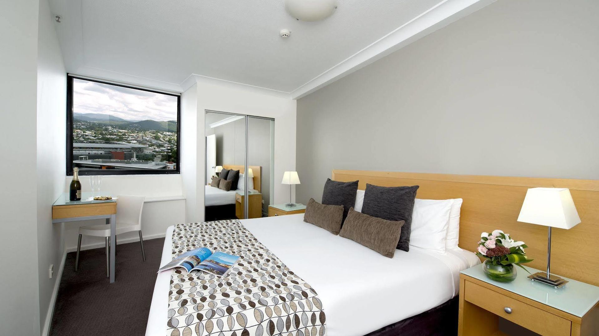 Aparthotel Park Regis North Quay
