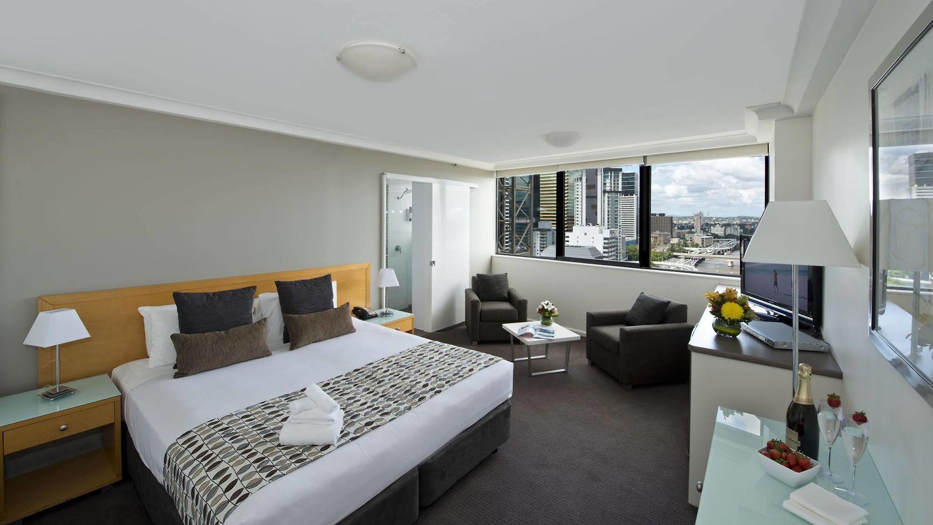 Aparthotel Park Regis North Quay 4*