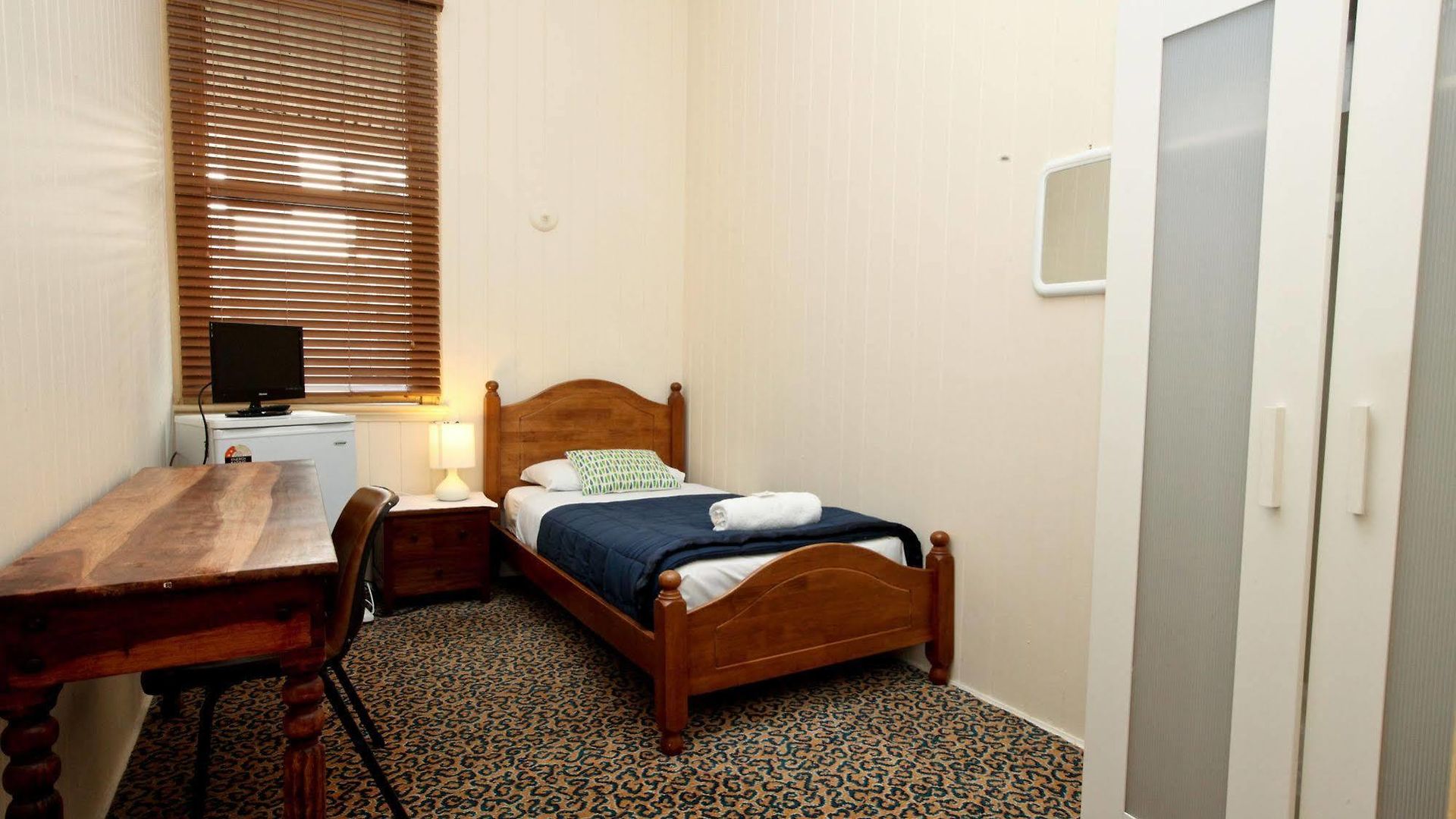 Bowen Terrace 3*