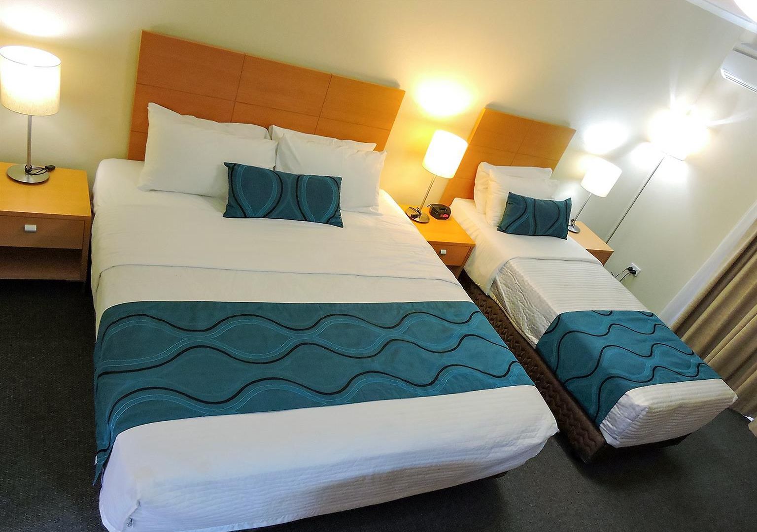 Western Airport 85 4*