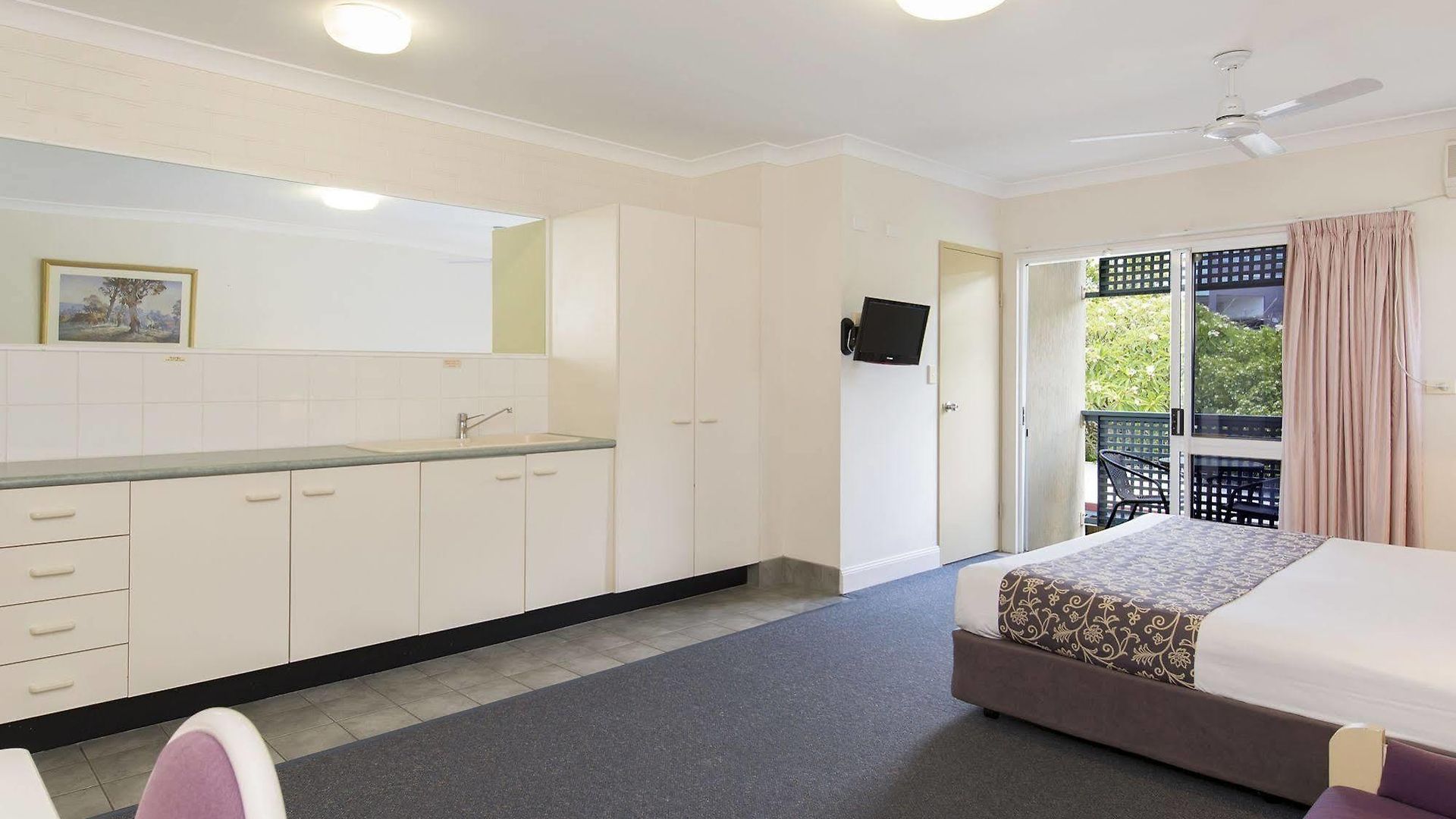 Benson Court Motel 4*