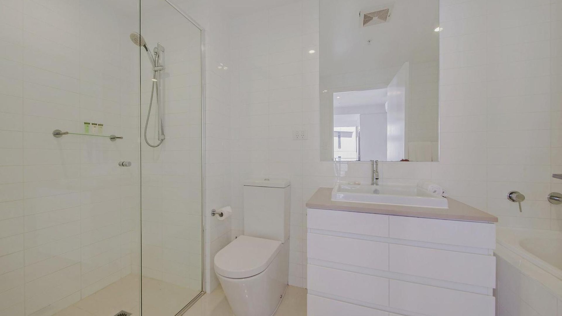 Link Portside Wharf Aparthotel 4*