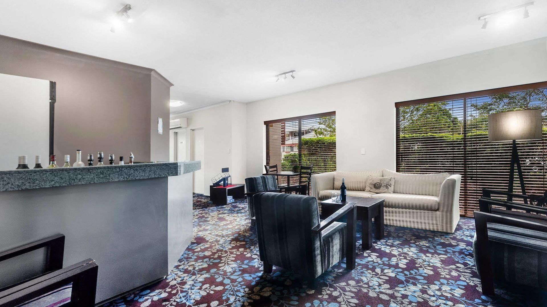 Airport Admiralty Motel 3*