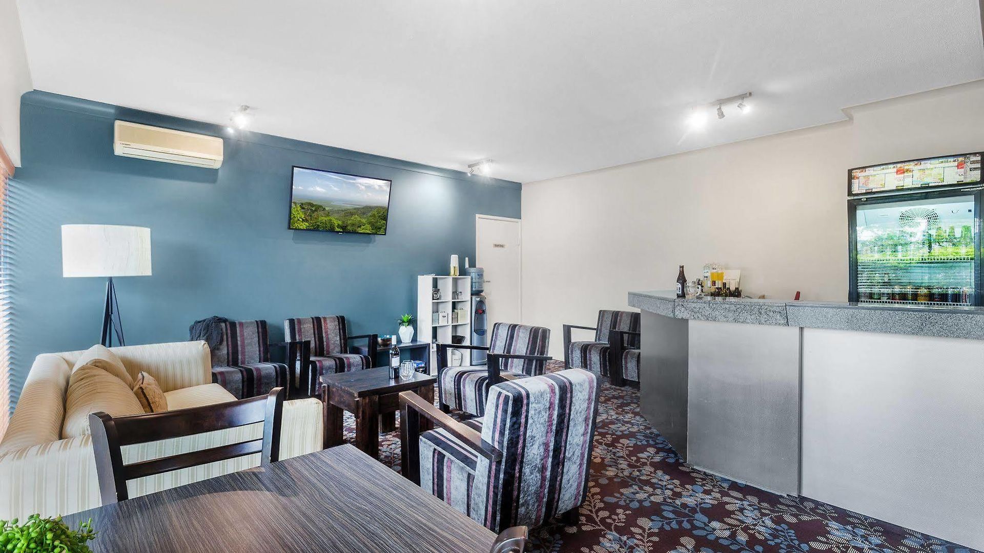 Airport Admiralty Motel