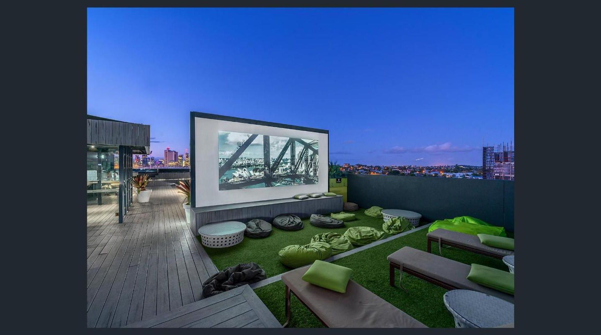 Eastwood Aparthotel 5*