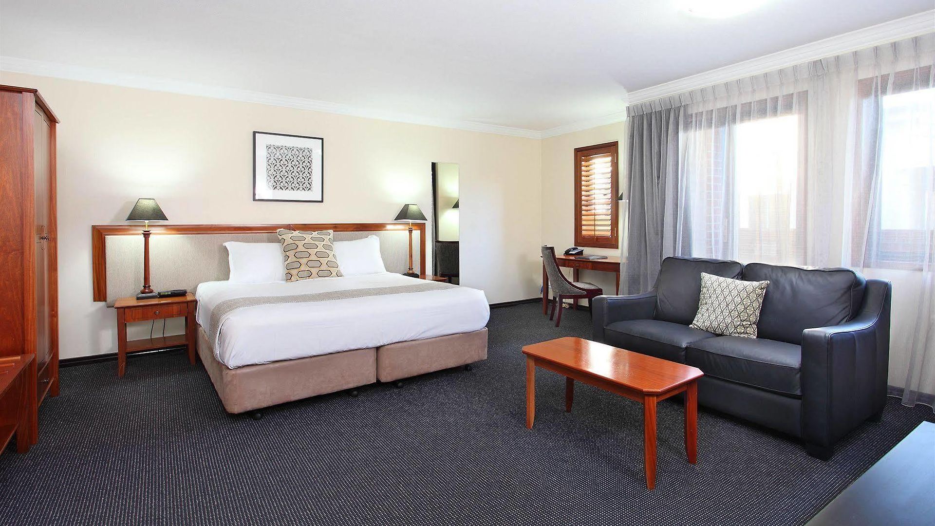 Hotel Ramada By Wyndham Windsor 4*