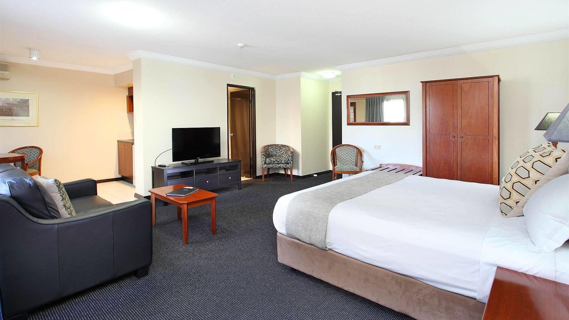 Hotel Ramada By Wyndham Windsor 4*
