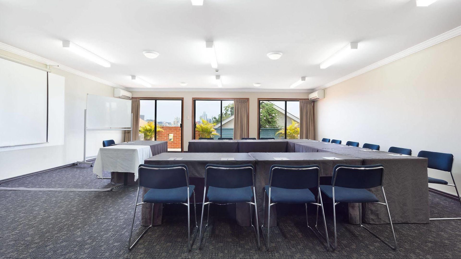 Ramada By Wyndham Windsor Hotel 4*