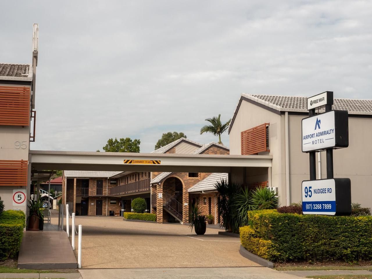 Motel Airport Admiralty