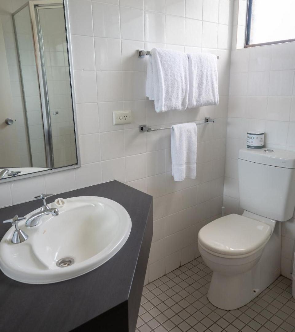 Airport Admiralty Motel