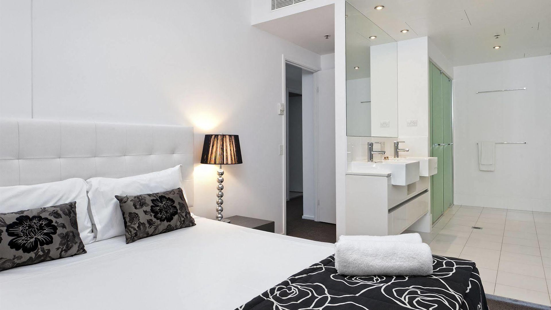 Aparthotel Mantra On The Quay 4*