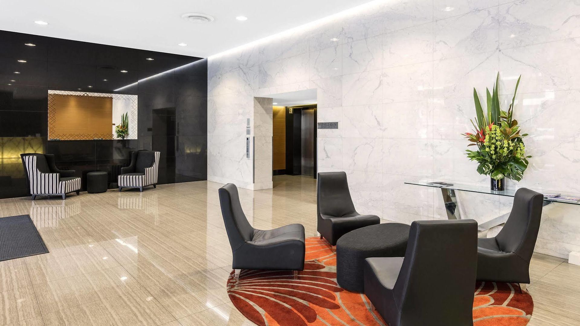 Meriton Adelaide Street, Hotel