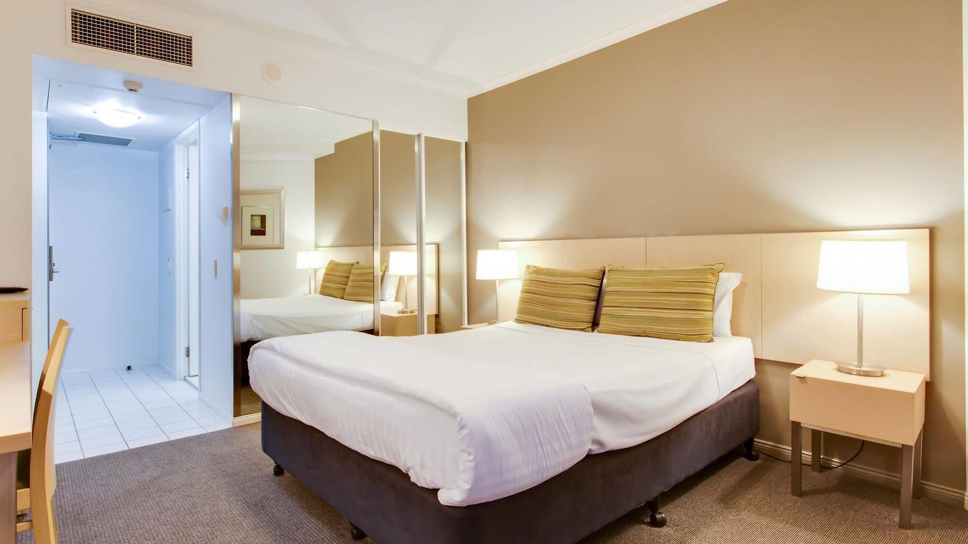 Aparthotel Adina 4*