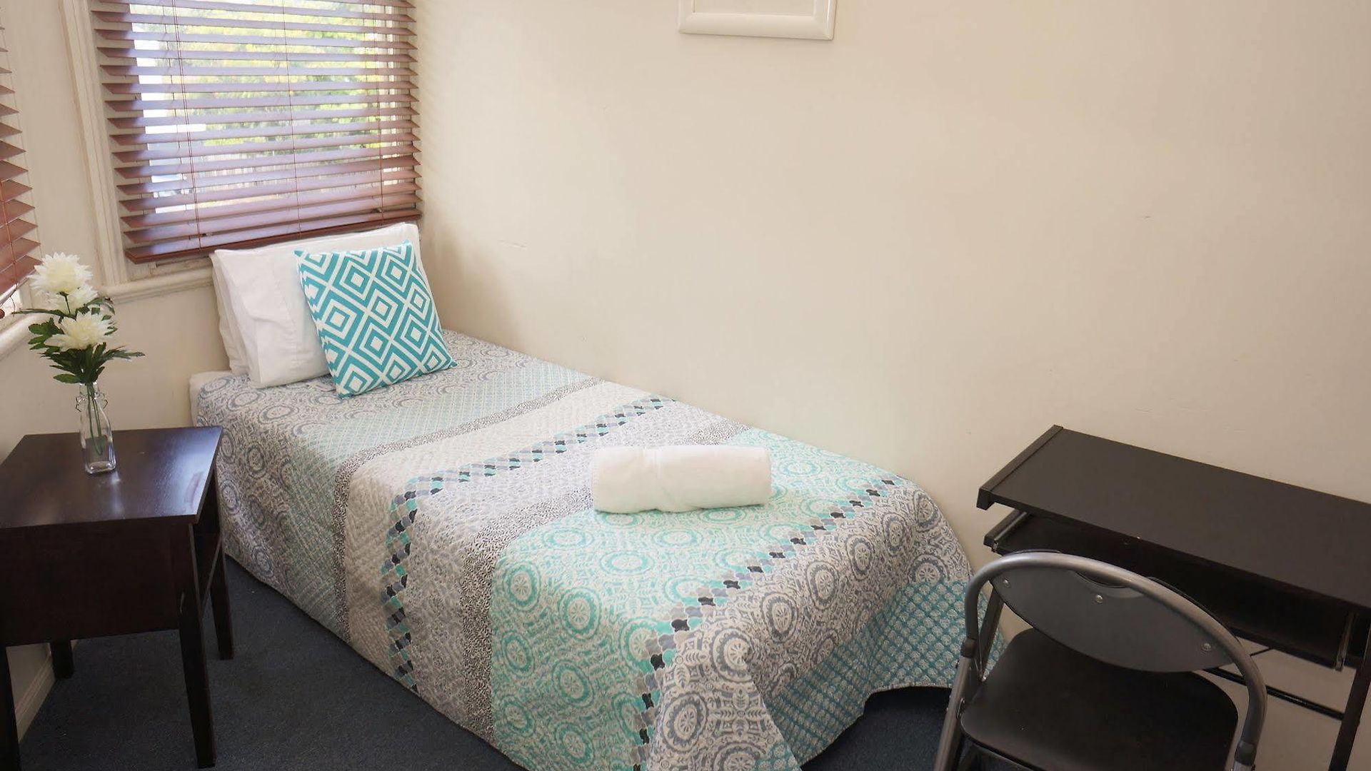 Hostel Ellie's *