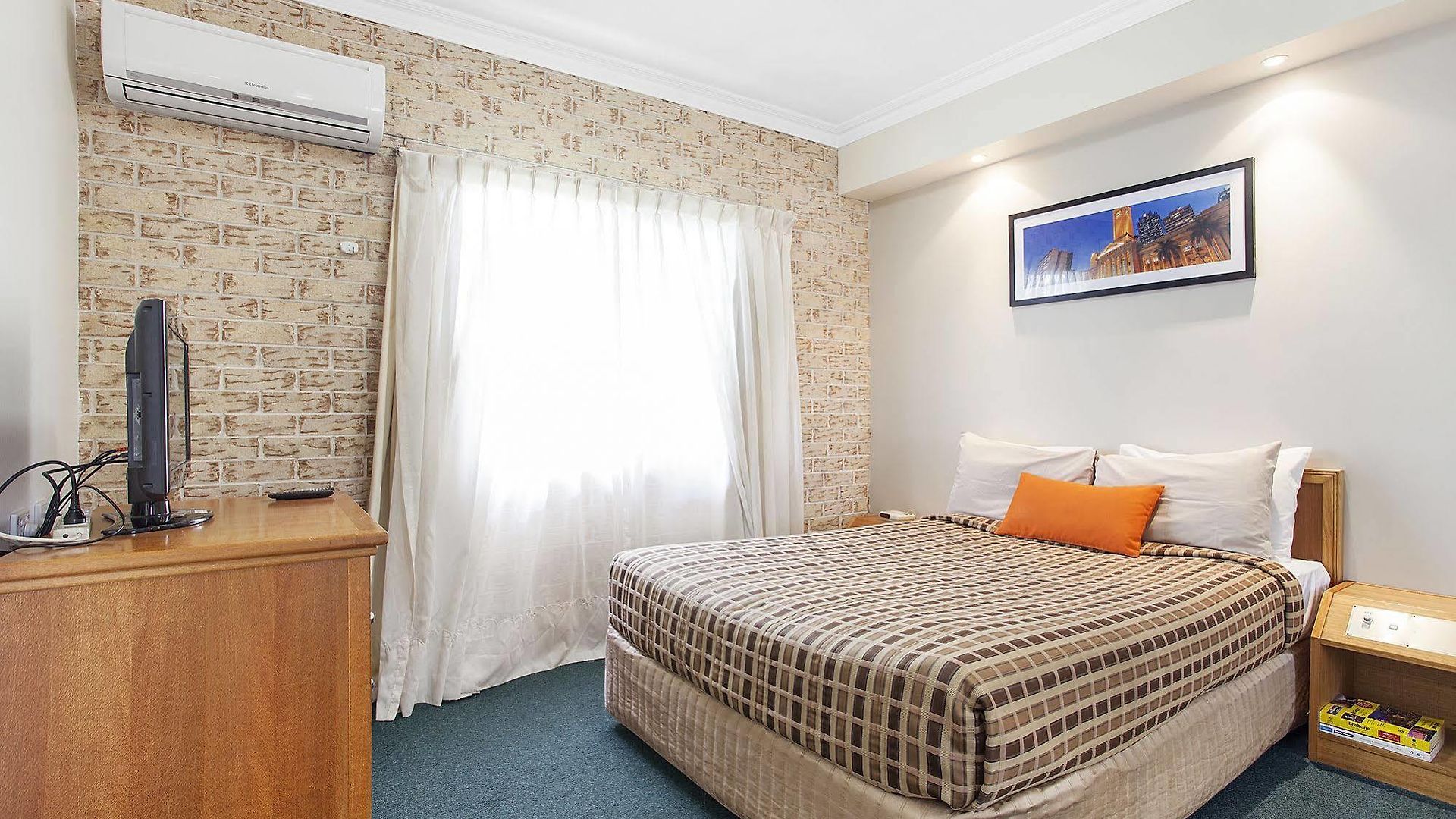 Coopers Colonial Motel 4*