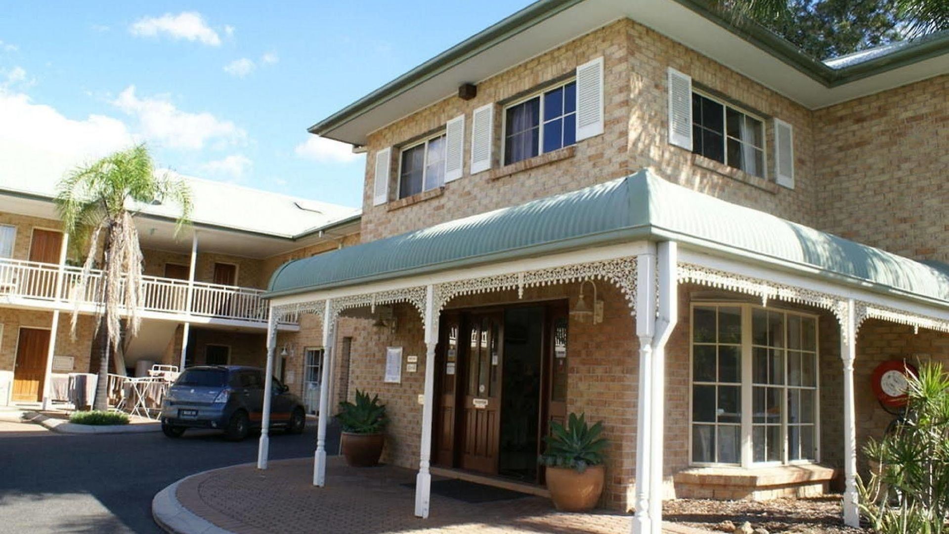 Coopers Colonial Motel 4*