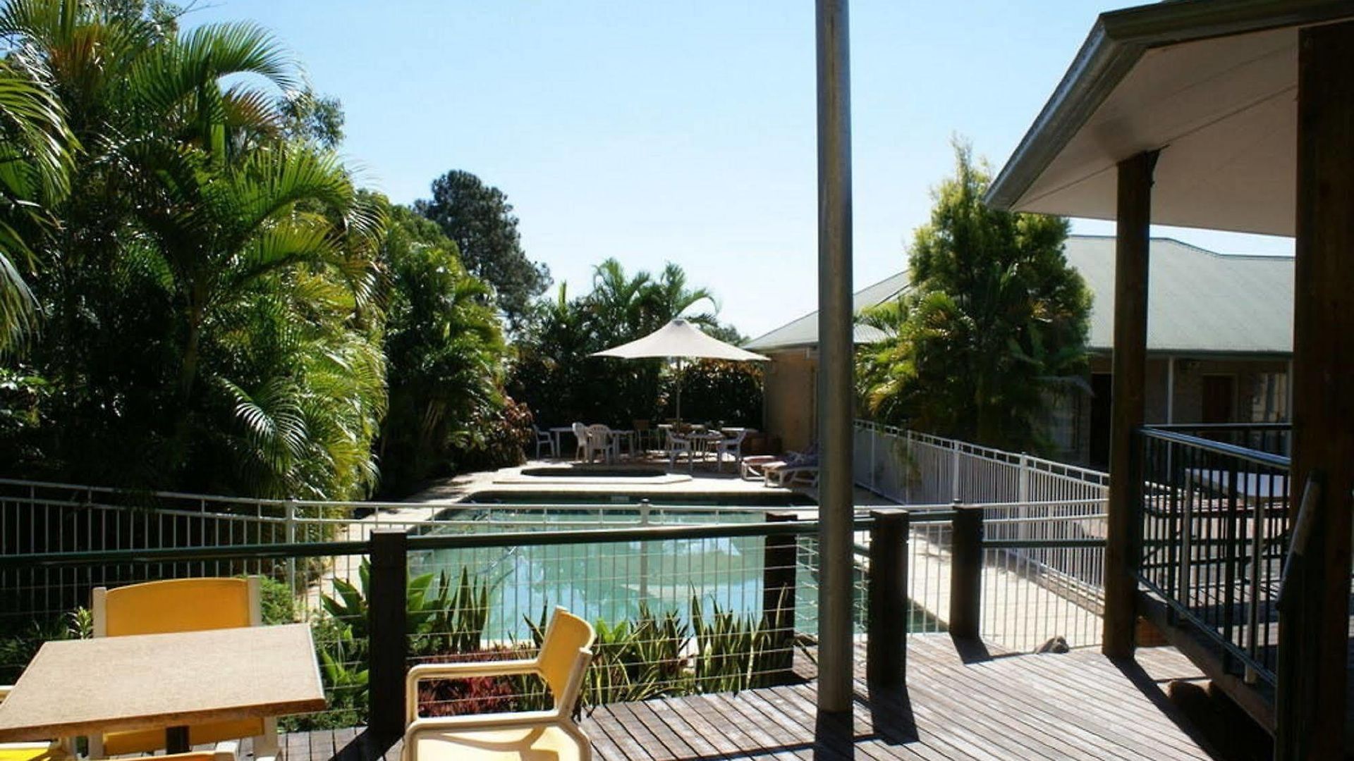 Coopers Colonial Motel
