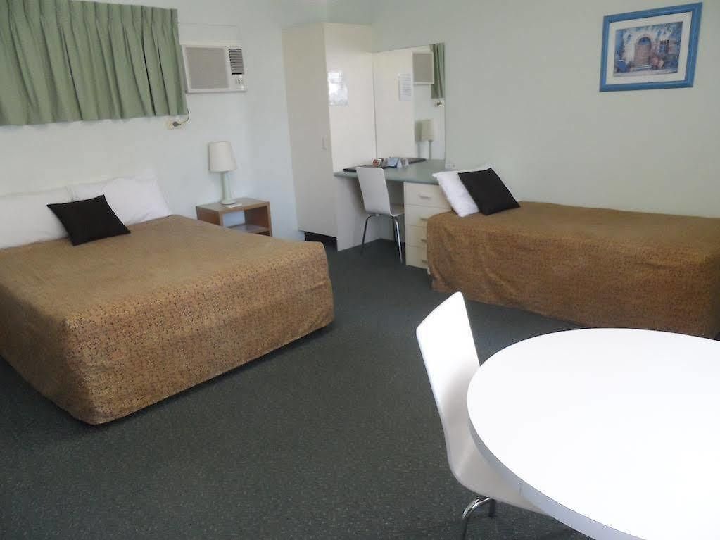 Paramount Motel 4*