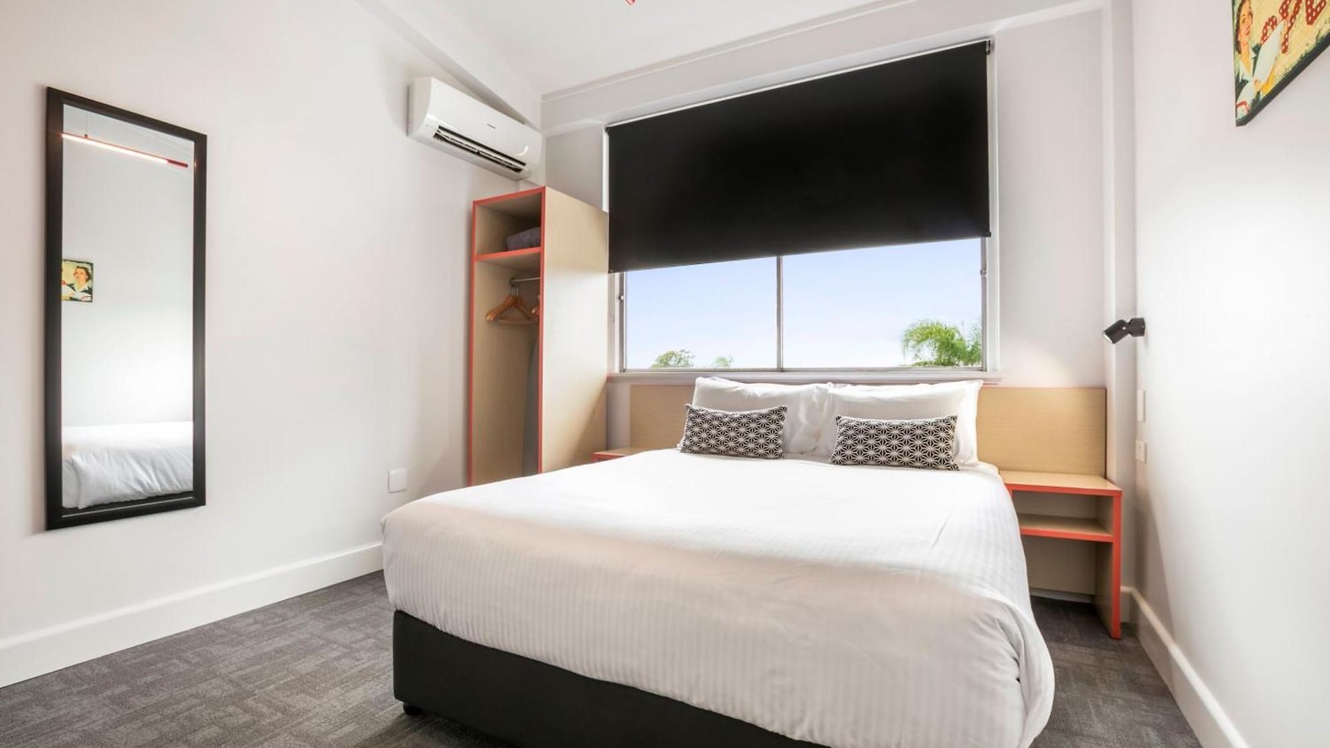 Hotel Nightcap At Camp Hill Brisbane
