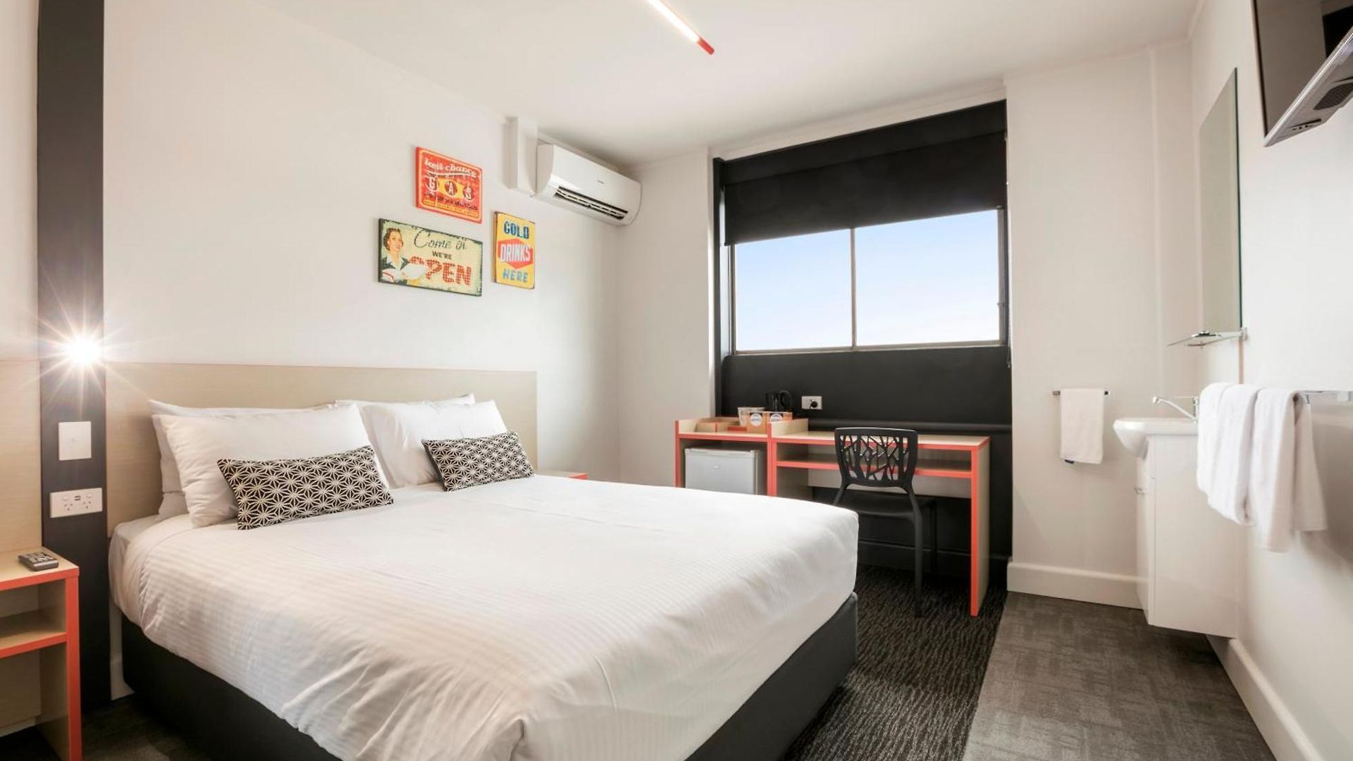Hotel Nightcap At Camp Hill Brisbane