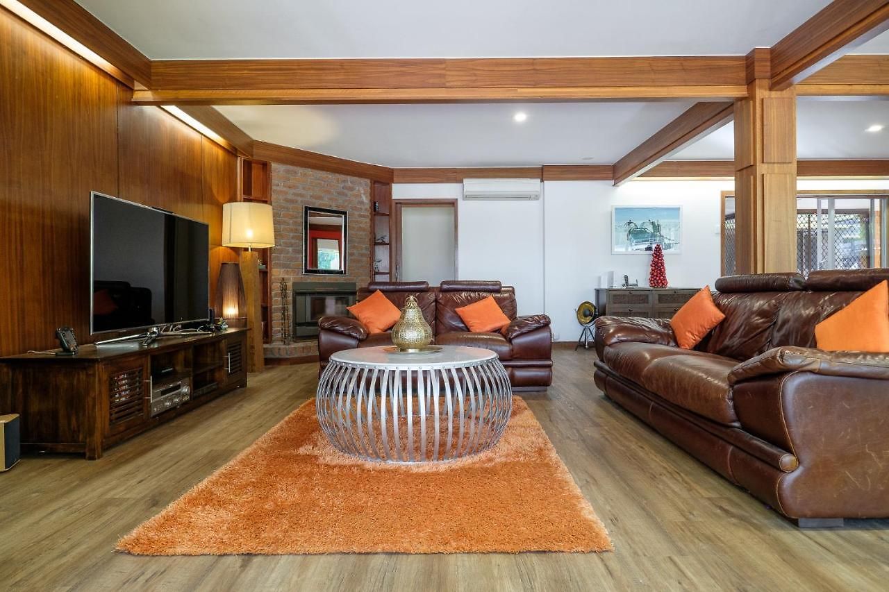 Spacious Hideaway Retreat, Brookfield, Holiday home Brisbane