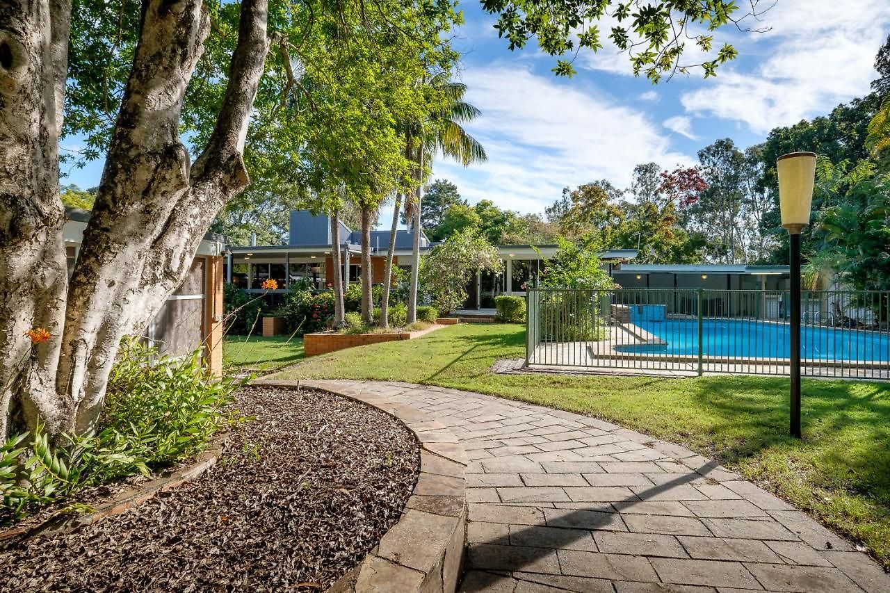 Spacious Hideaway Retreat, Brookfield, Holiday home Brisbane