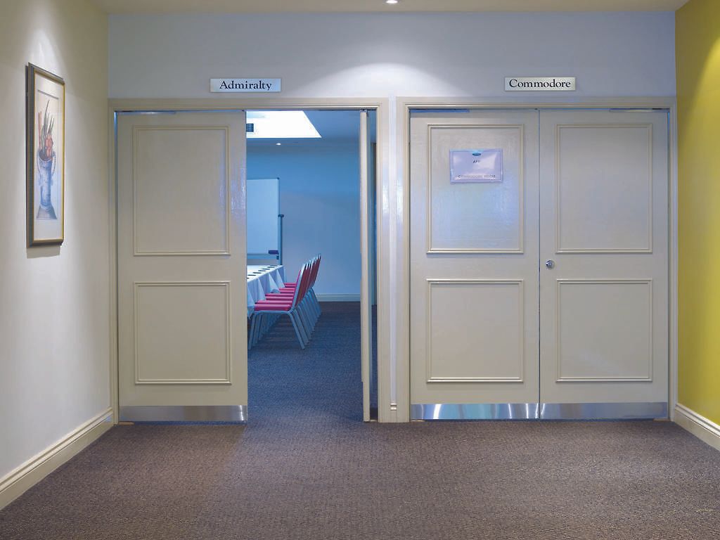 Adina Aparthotel 4*