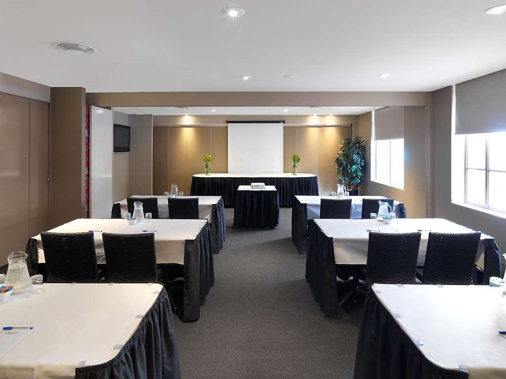 Adina Anzac Square Aparthotel 5*