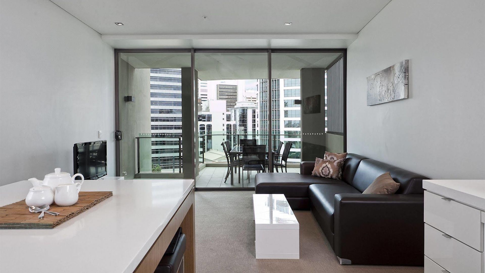 Quattro On Astor By Restt