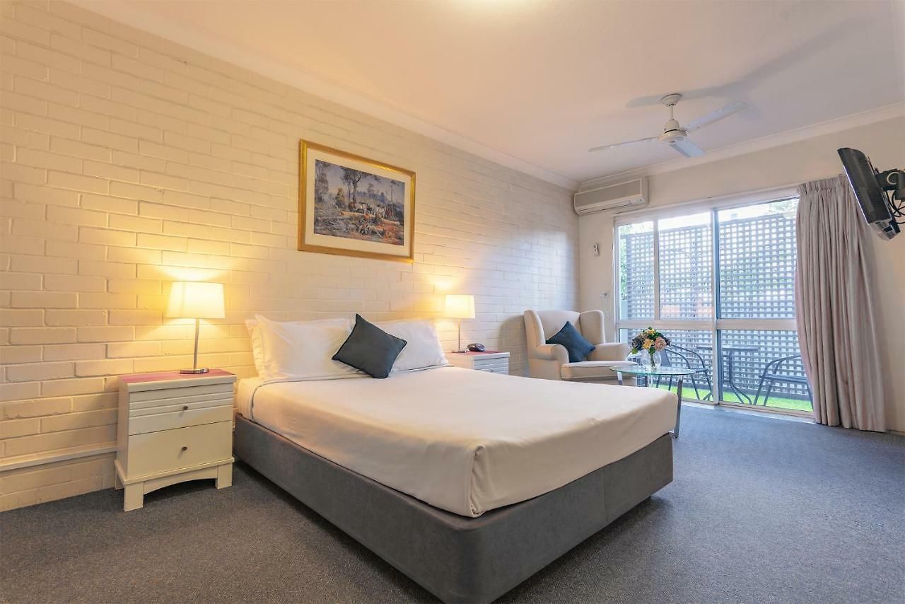 Benson Court Motel 4*