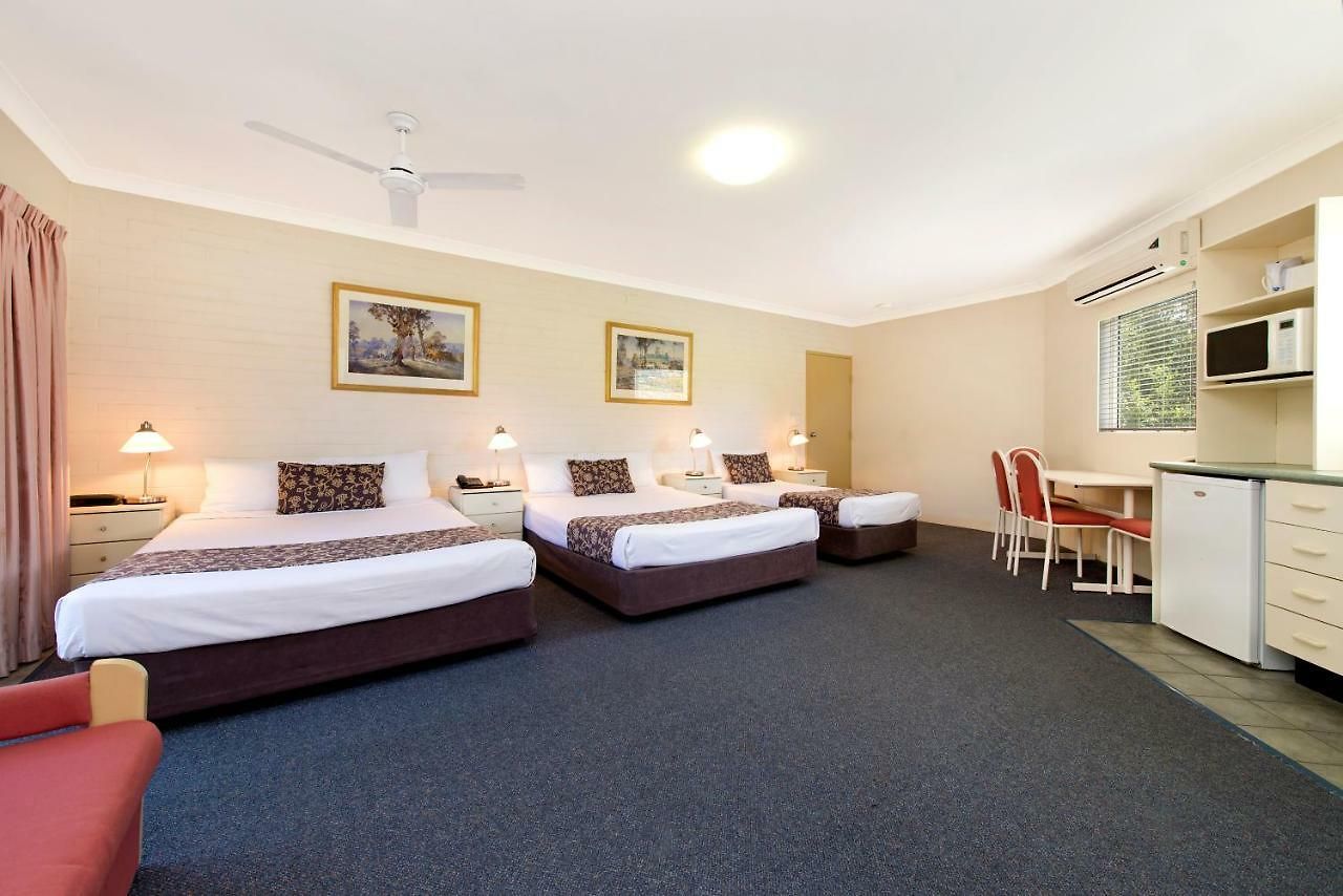 Benson Court 4*