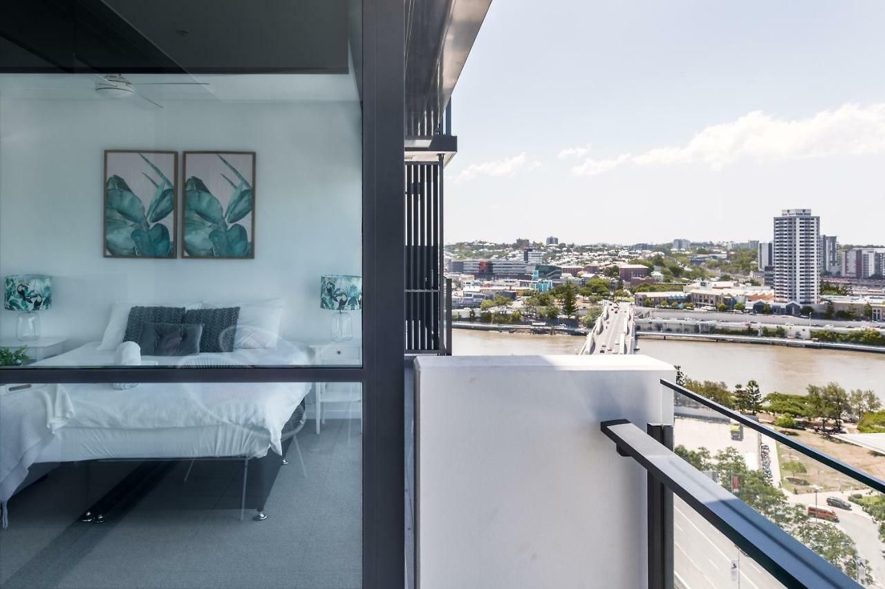 South Bank Beautiful River View Tower Apartment