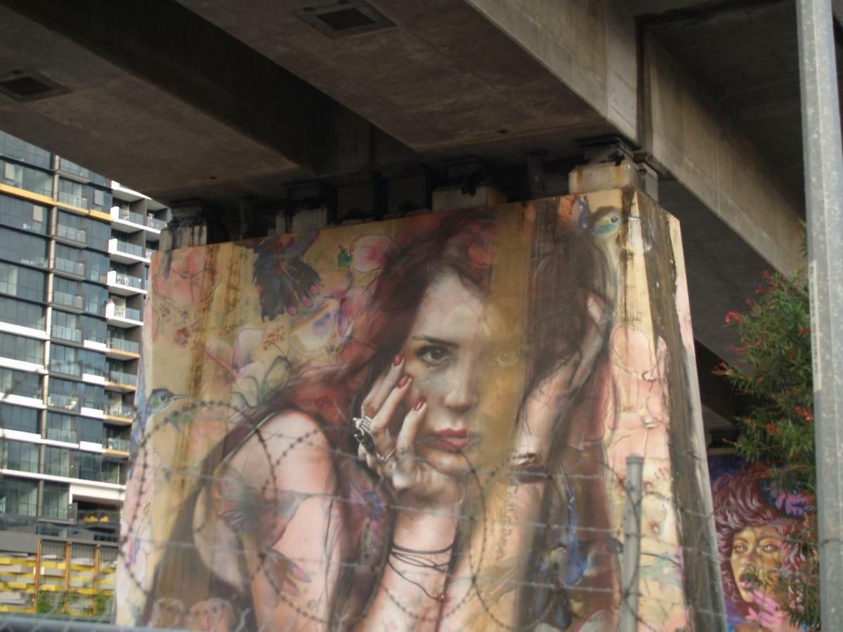 Wesley Taylor Art Paint & Plus Tour Hostel *