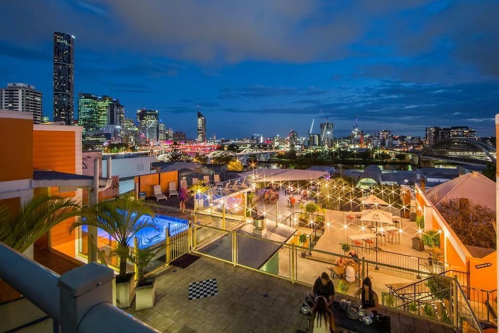 Hostel Wesley Taylor Art Paint & Plus Tour Brisbane