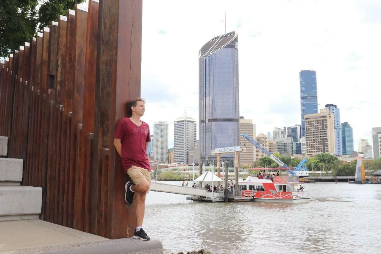 Wesley Taylor Art Paint & Plus Tour Hostel Brisbane
