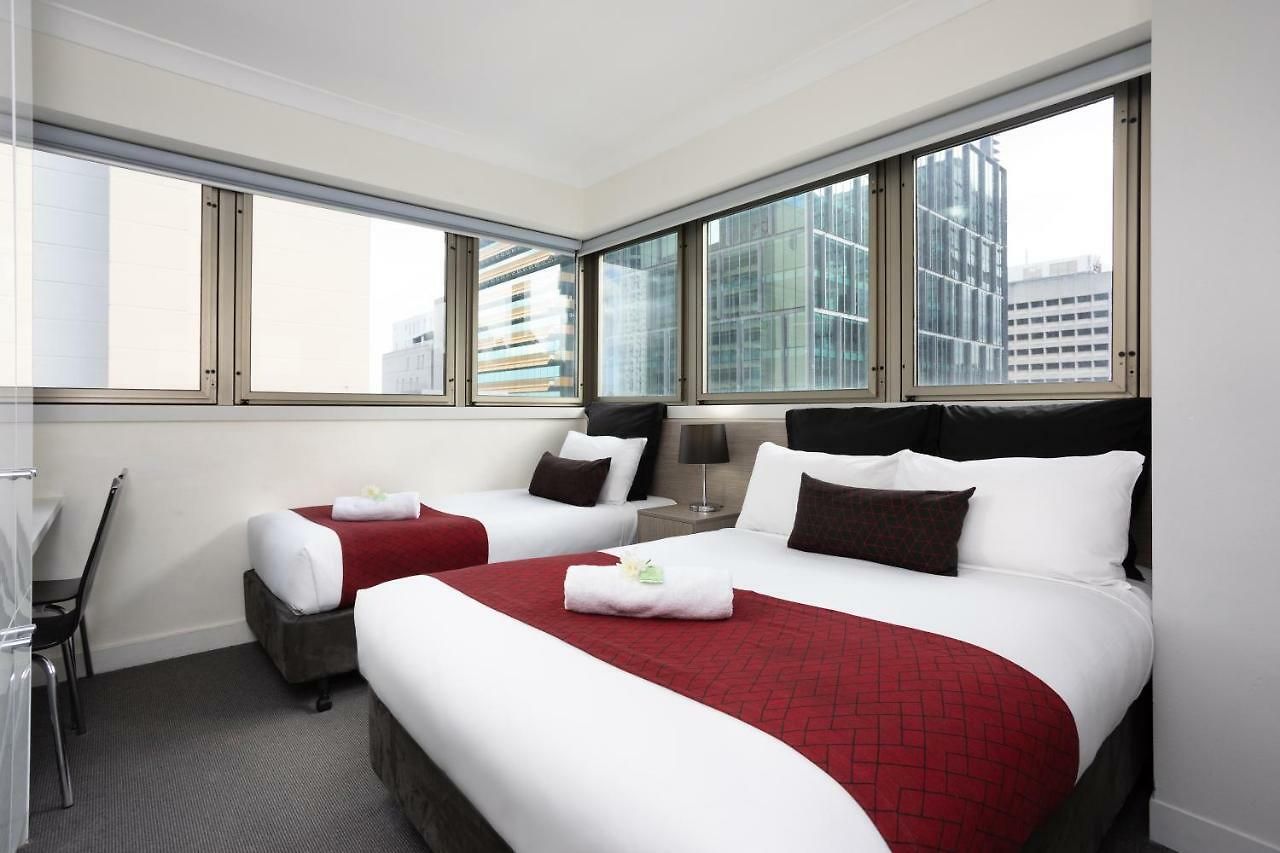 George Brisbane, Independent Collection By Evt 4*