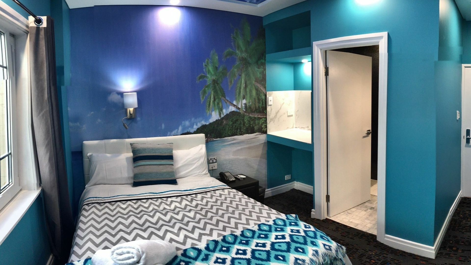 Amelia Boutique 4*